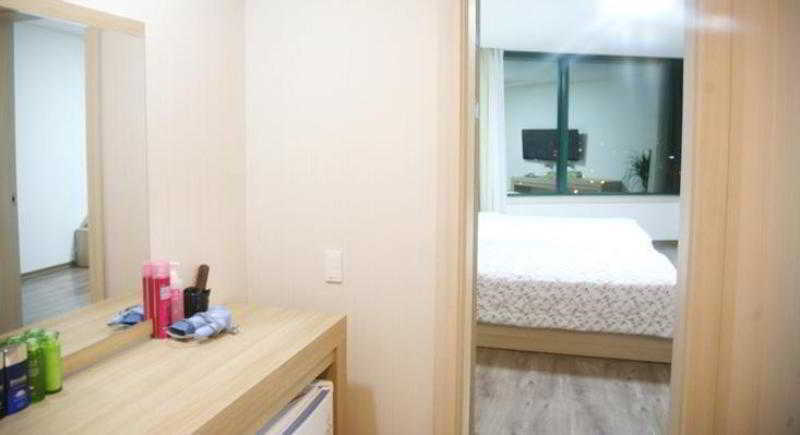 יאוסו Elena Business Hotel מראה חיצוני תמונה