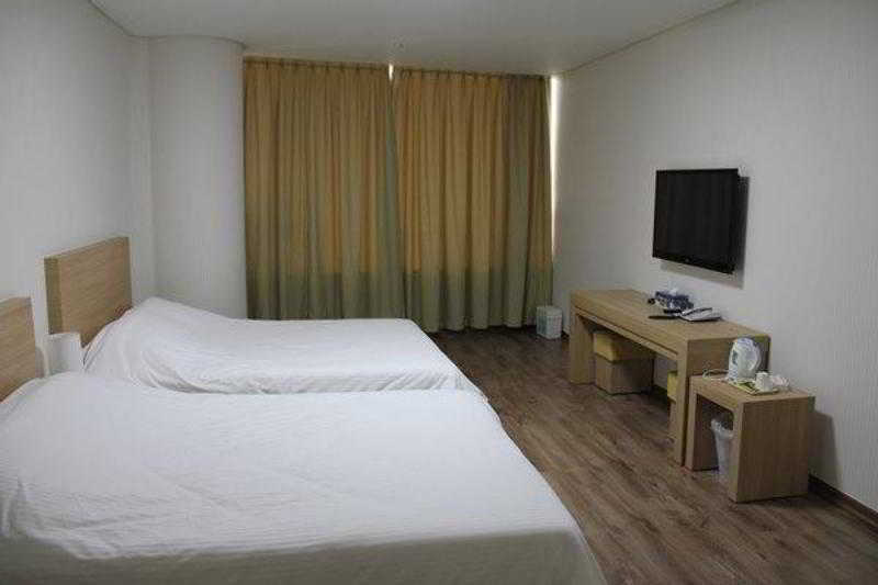 יאוסו Elena Business Hotel מראה חיצוני תמונה