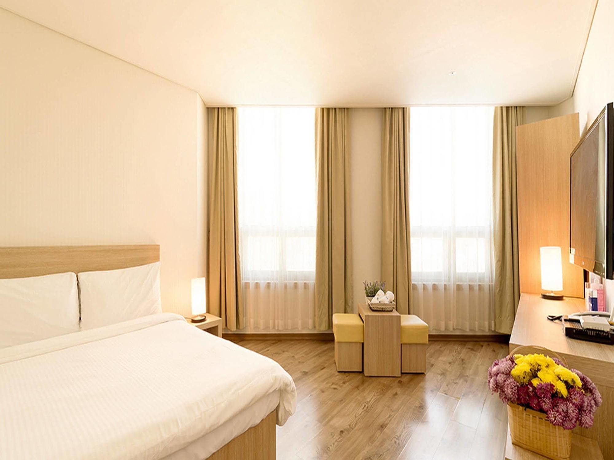 יאוסו Elena Business Hotel מראה חיצוני תמונה