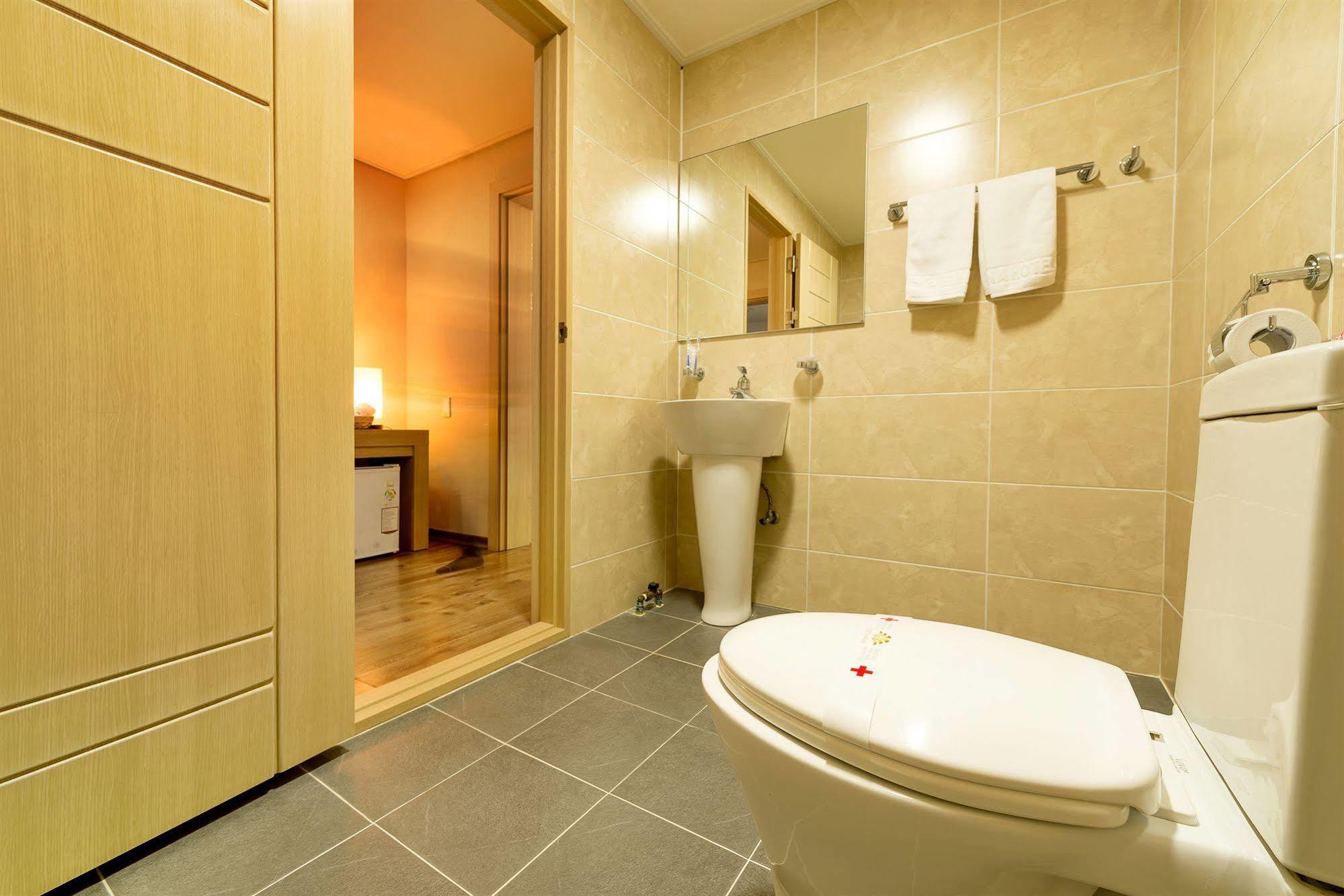 יאוסו Elena Business Hotel מראה חיצוני תמונה