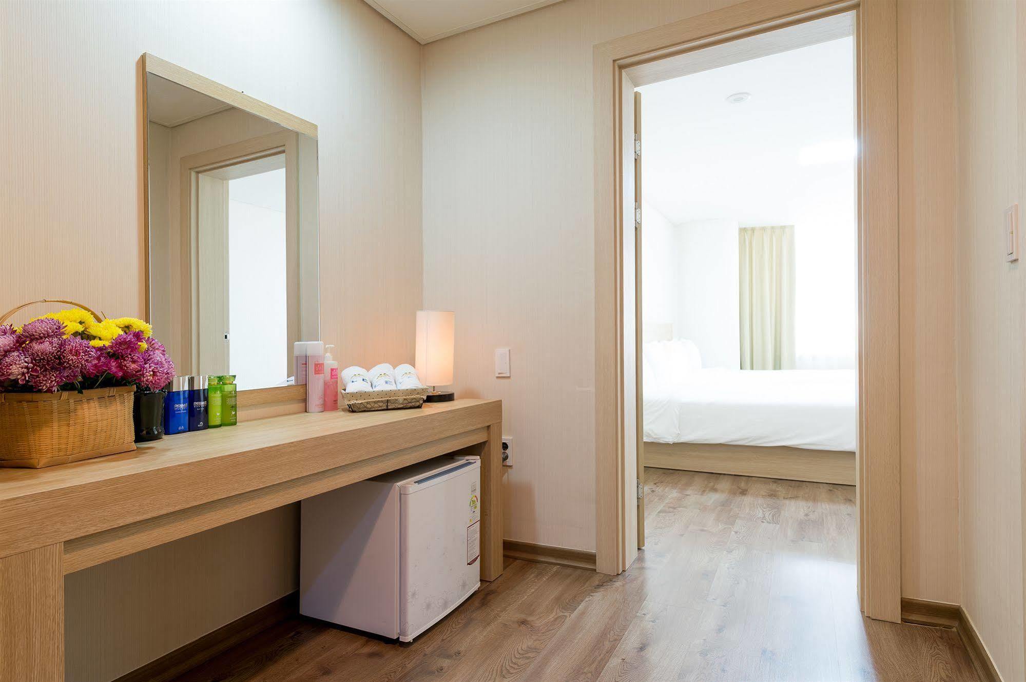 יאוסו Elena Business Hotel מראה חיצוני תמונה